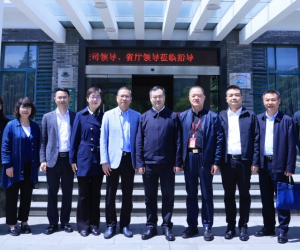 國家商務(wù)部消費促進(jìn)司（國家繭絲辦）副司長安寶軍領(lǐng)導(dǎo)一行蒞臨調(diào)研